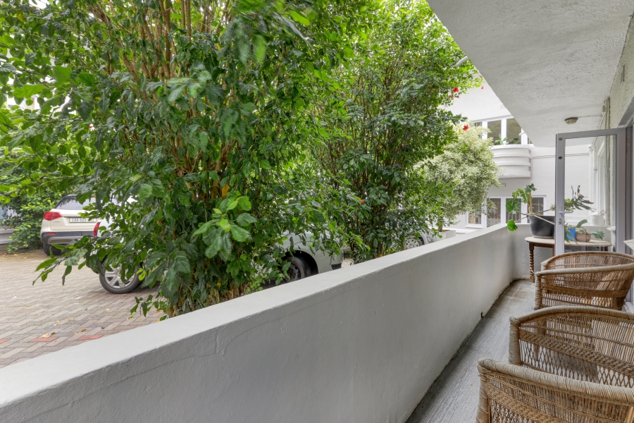 2 Bedroom Property for Sale in Vredehoek Western Cape